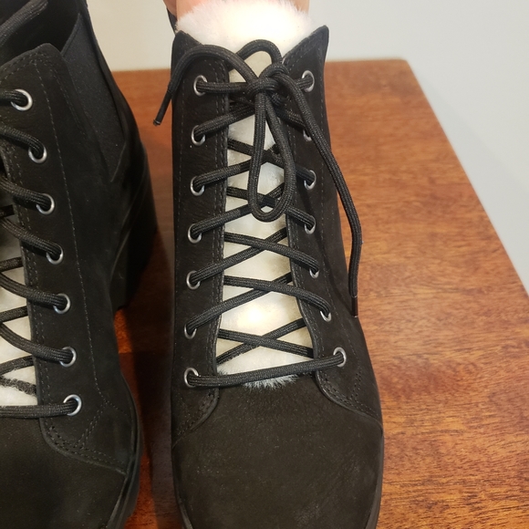 New Eileen Fisher Calm Sherling booties - Picture 10 of 10